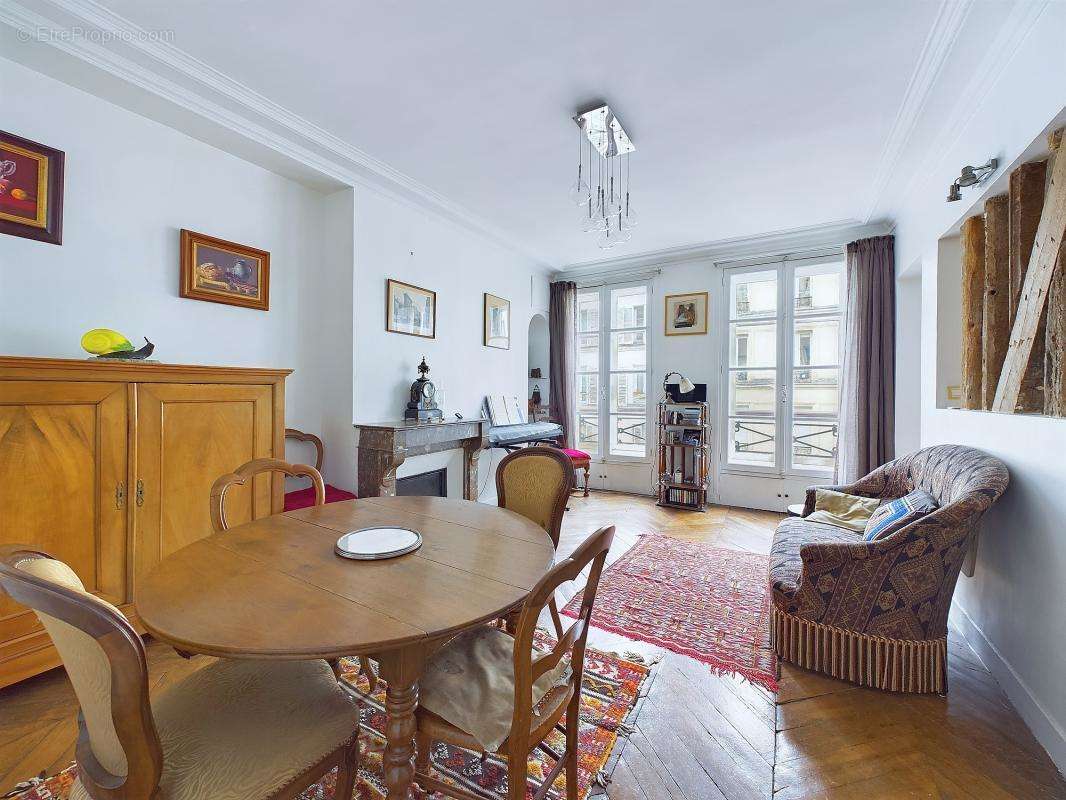 Appartement à PARIS-10E