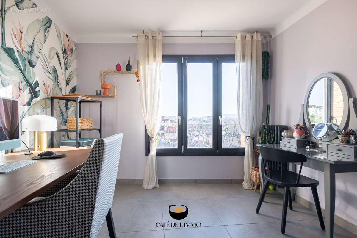 Appartement à MARSEILLE-4E