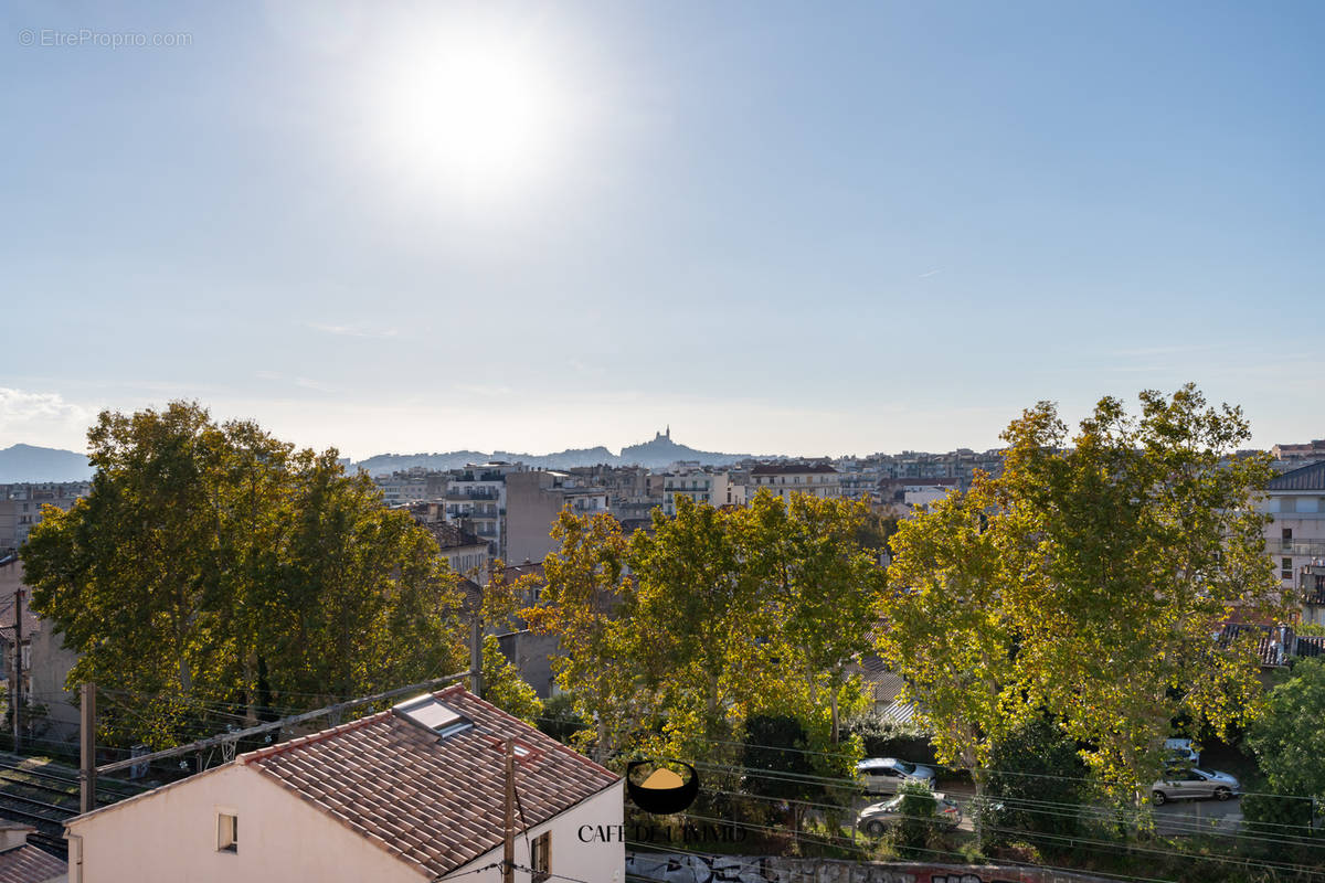 Appartement à MARSEILLE-4E