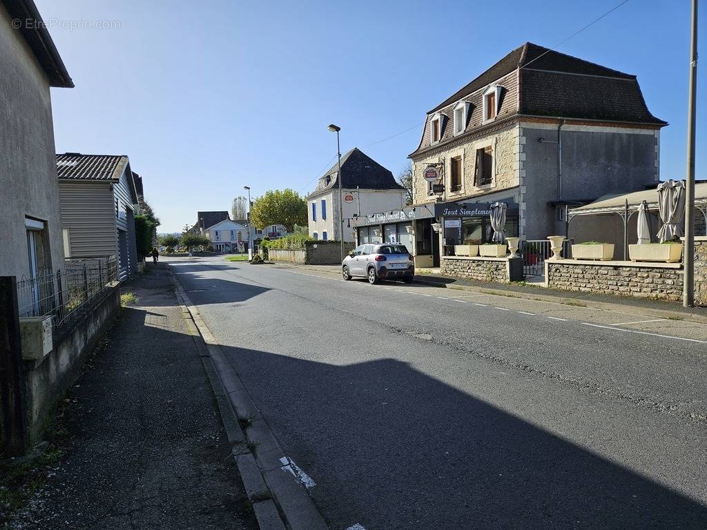 Commerce à BIARS-SUR-CERE