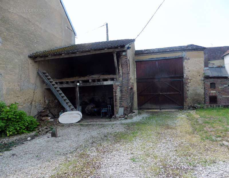 Maison à VILLENEUVE-L&#039;ARCHEVEQUE