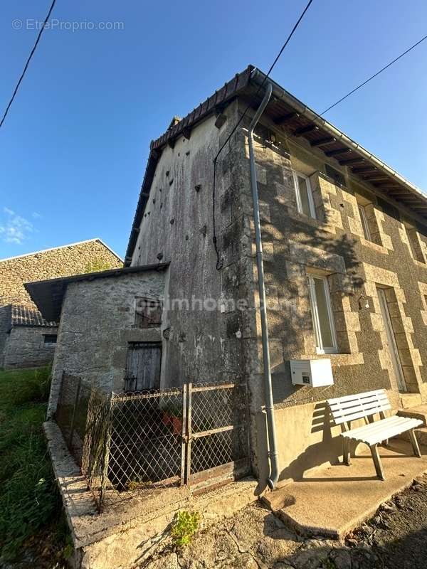 Maison à SAINT-LEGER-LA-MONTAGNE