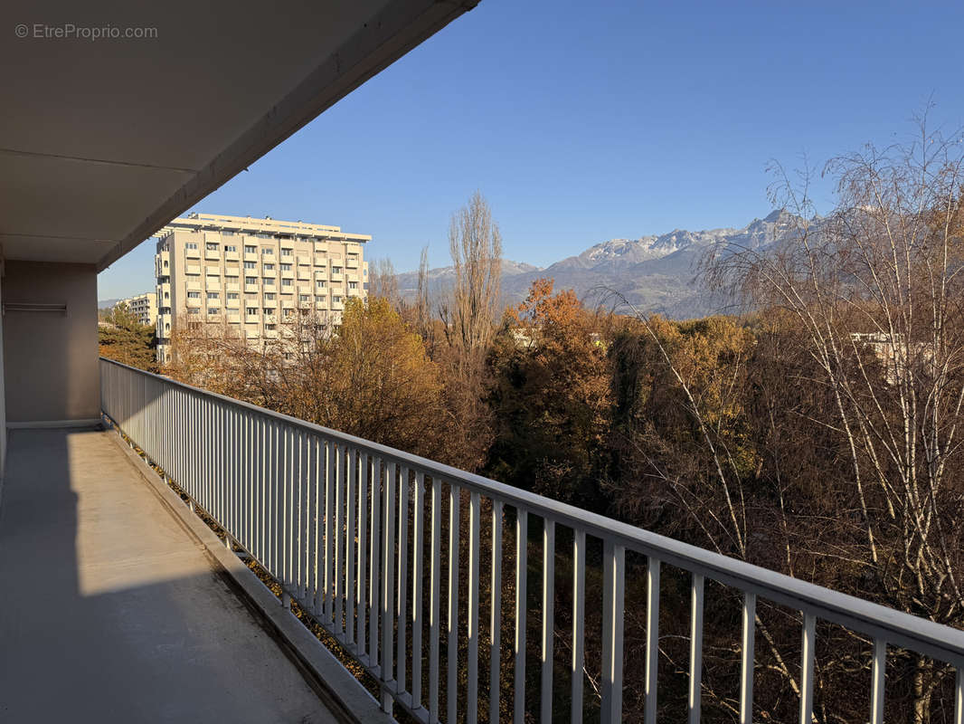 Appartement à MEYLAN