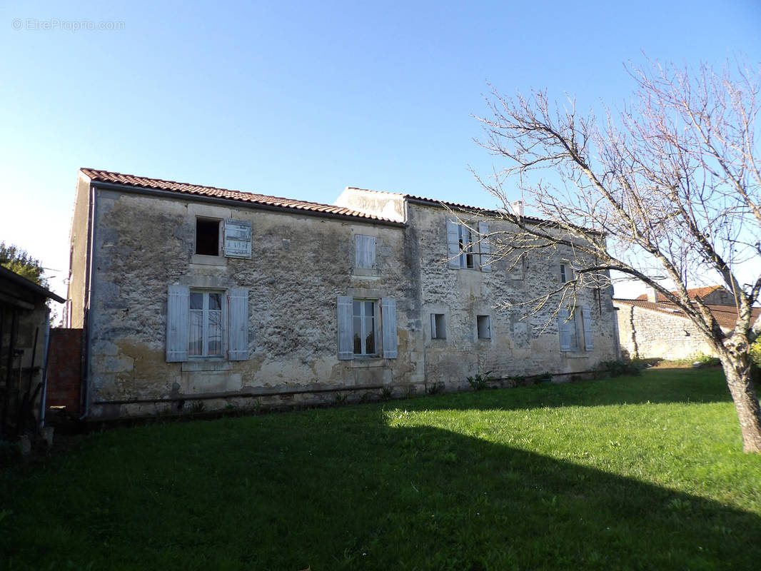 Maison à SAINT-SAVINIEN