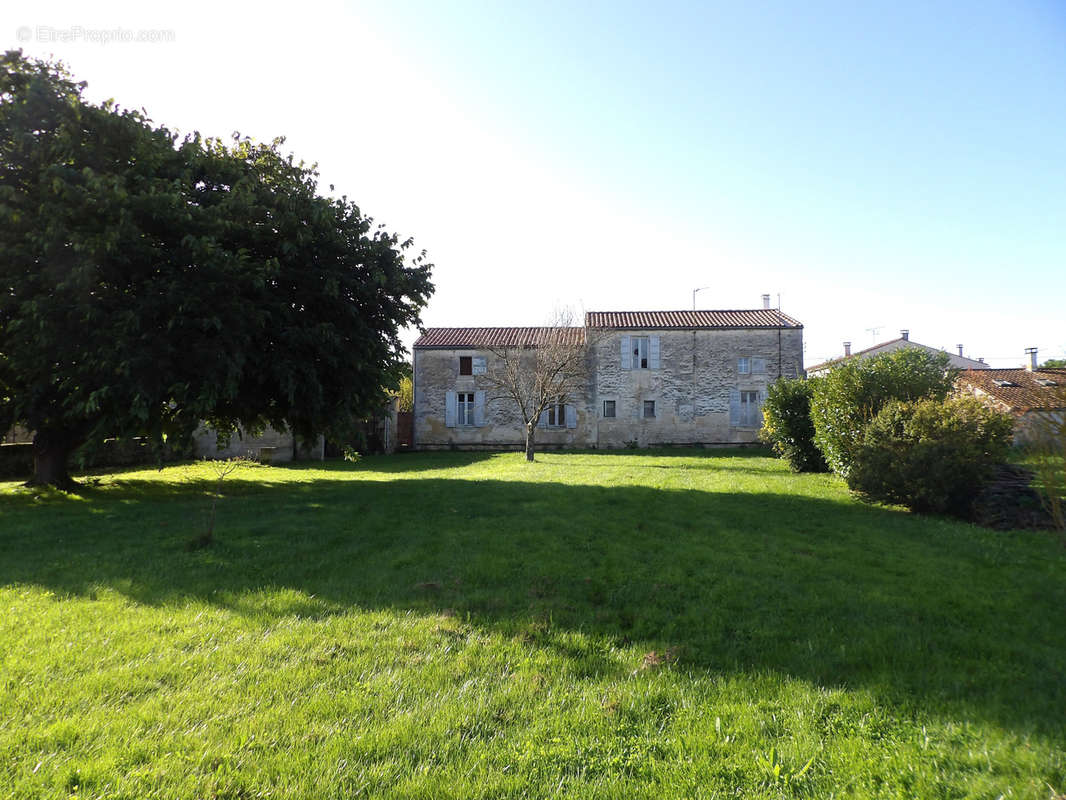 Maison à SAINT-SAVINIEN