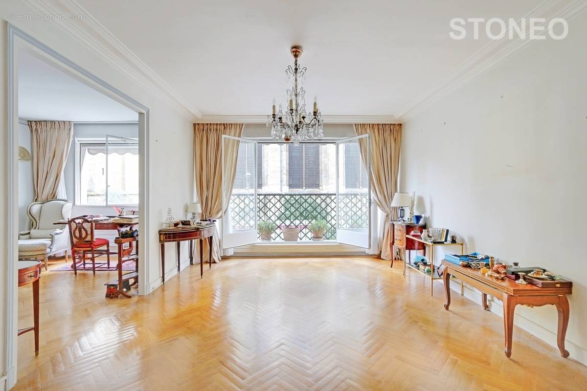 Appartement à PARIS-7E