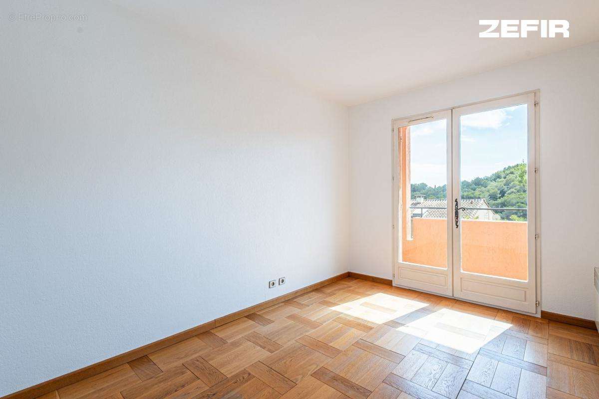 Appartement à MOUGINS