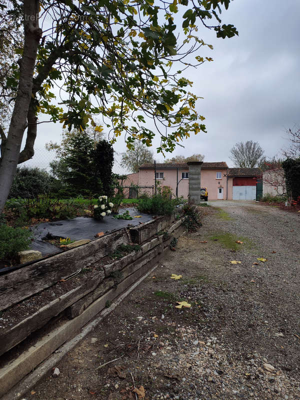 Maison à TREBONS-SUR-LA-GRASSE