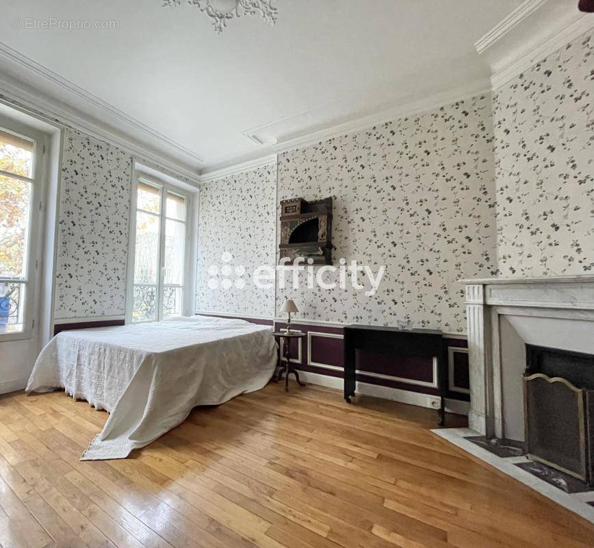 Appartement à PARIS-12E