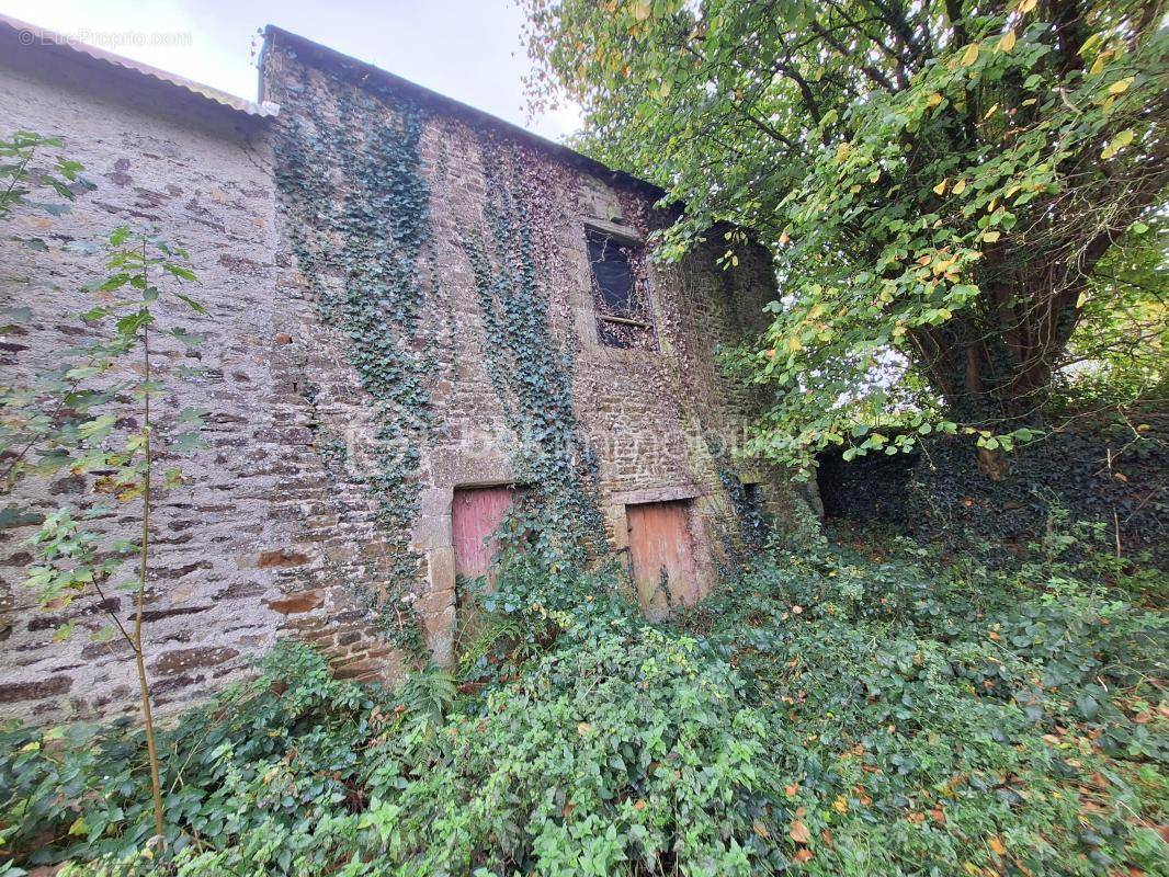 Maison à SAINT-CALAIS-DU-DESERT