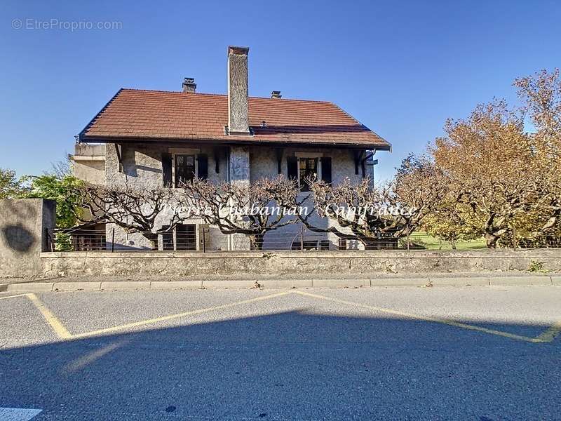 Maison à COLLONGES-SOUS-SALEVE