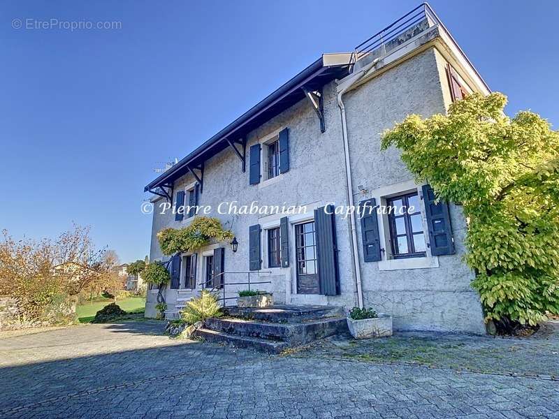 Maison à COLLONGES-SOUS-SALEVE