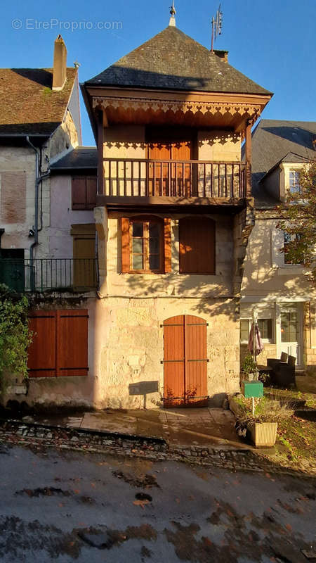 Maison à HAUTEFORT