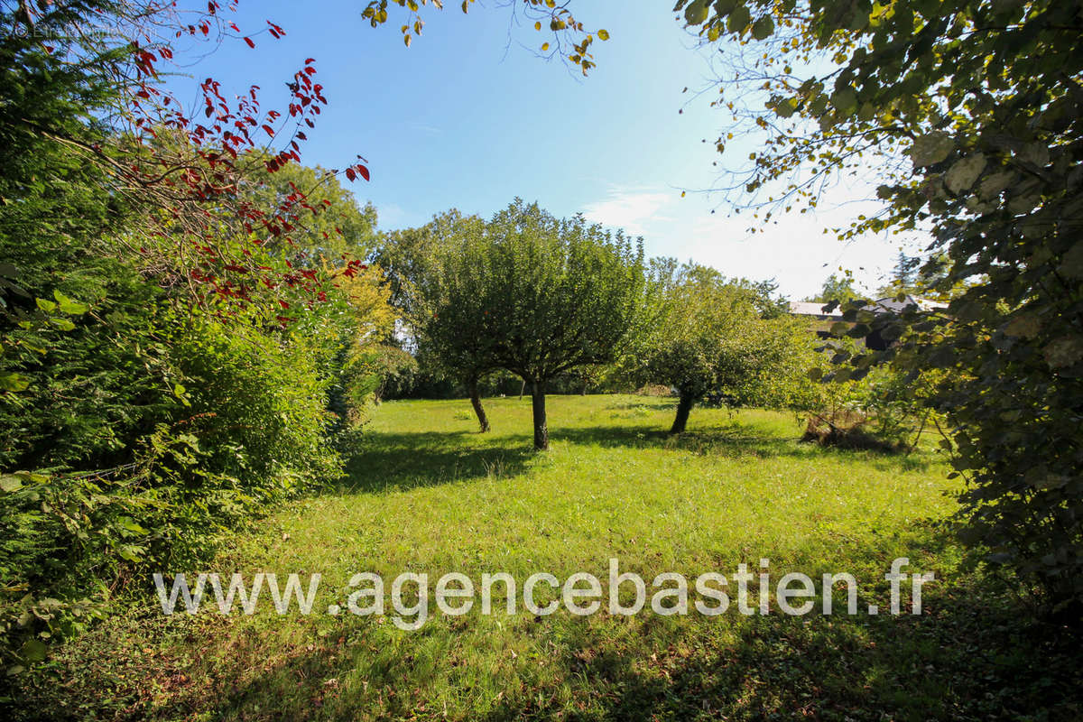 Terrain à DIVONNE-LES-BAINS