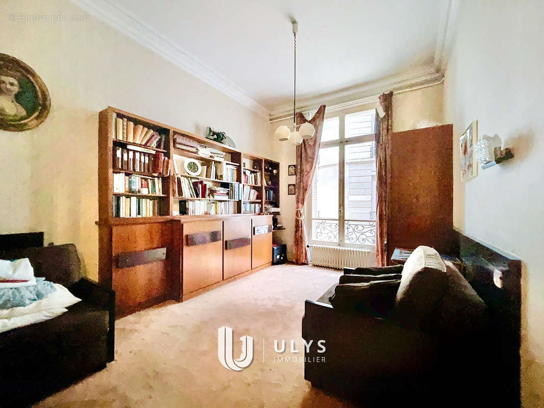 Appartement à PARIS-16E