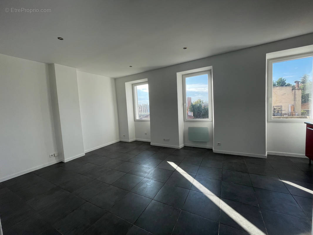 Appartement à MARSEILLE-4E