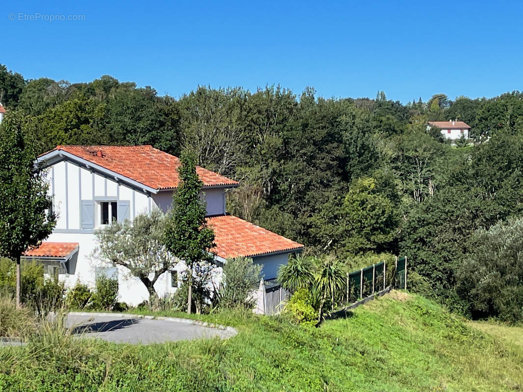 Maison à BASSUSSARRY