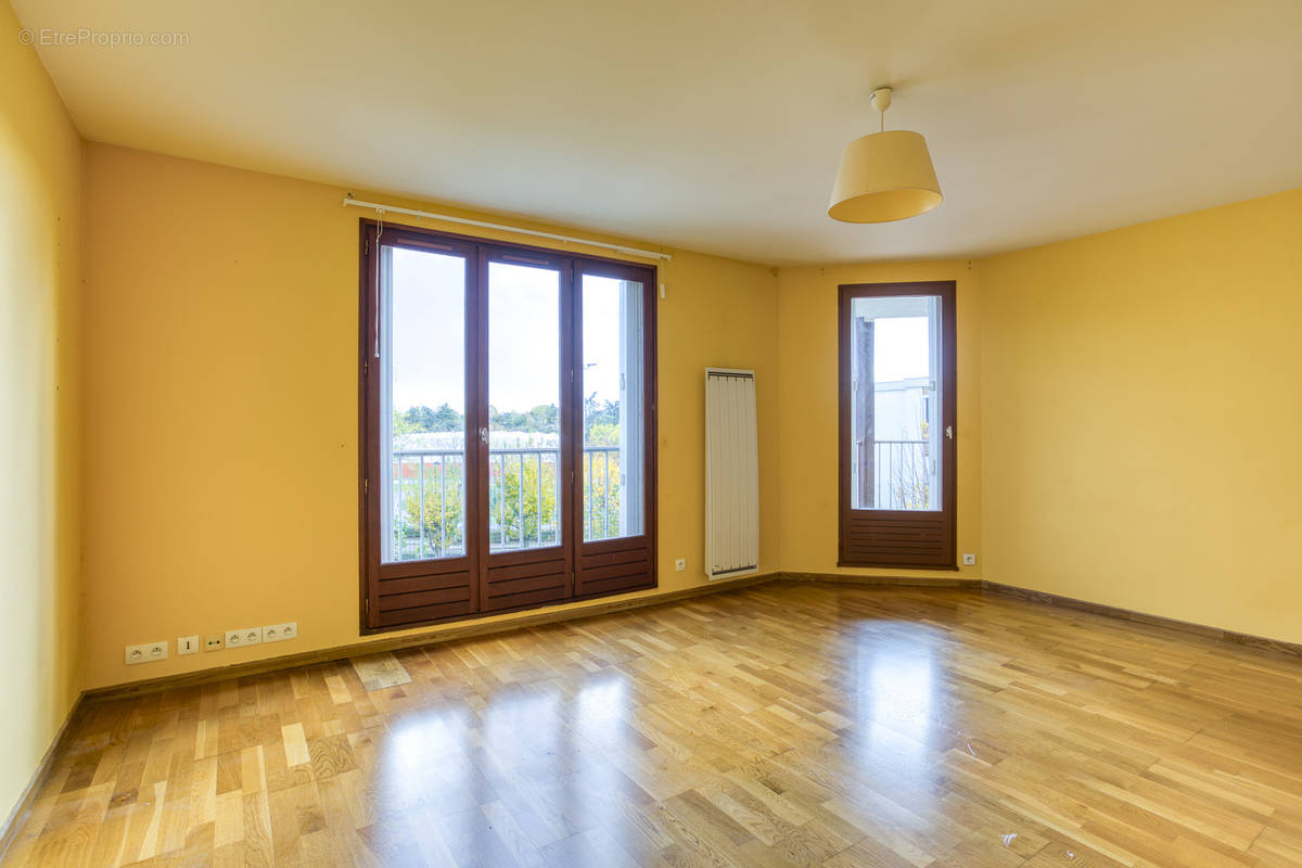 Appartement à MONTIGNY-LE-BRETONNEUX