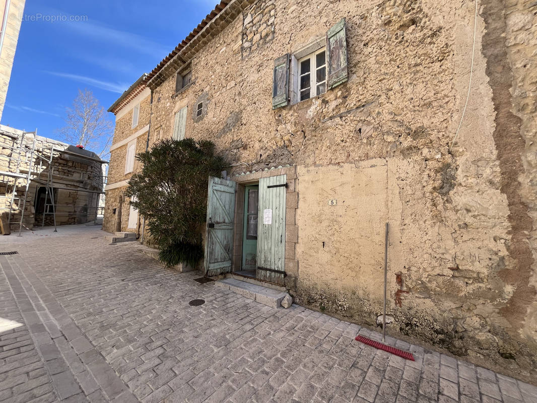 Maison à ARTIGNOSC-SUR-VERDON