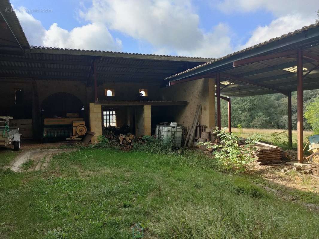 Maison à MAUZAC-ET-GRAND-CASTANG