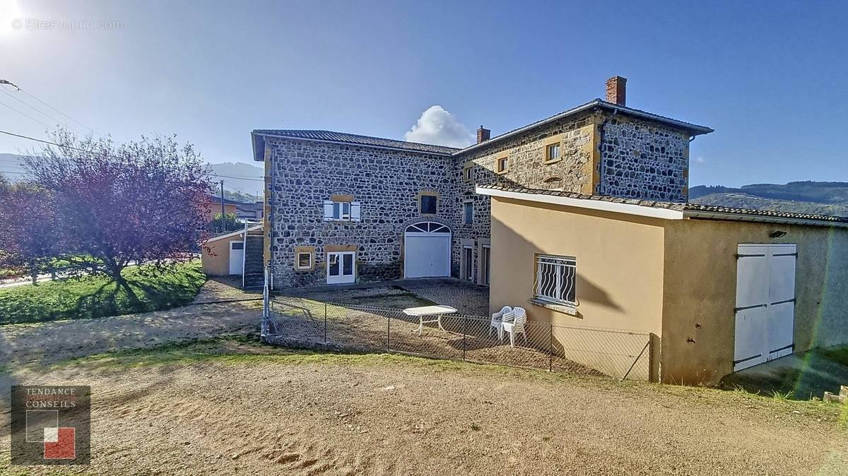 Maison à VAUX-EN-BEAUJOLAIS