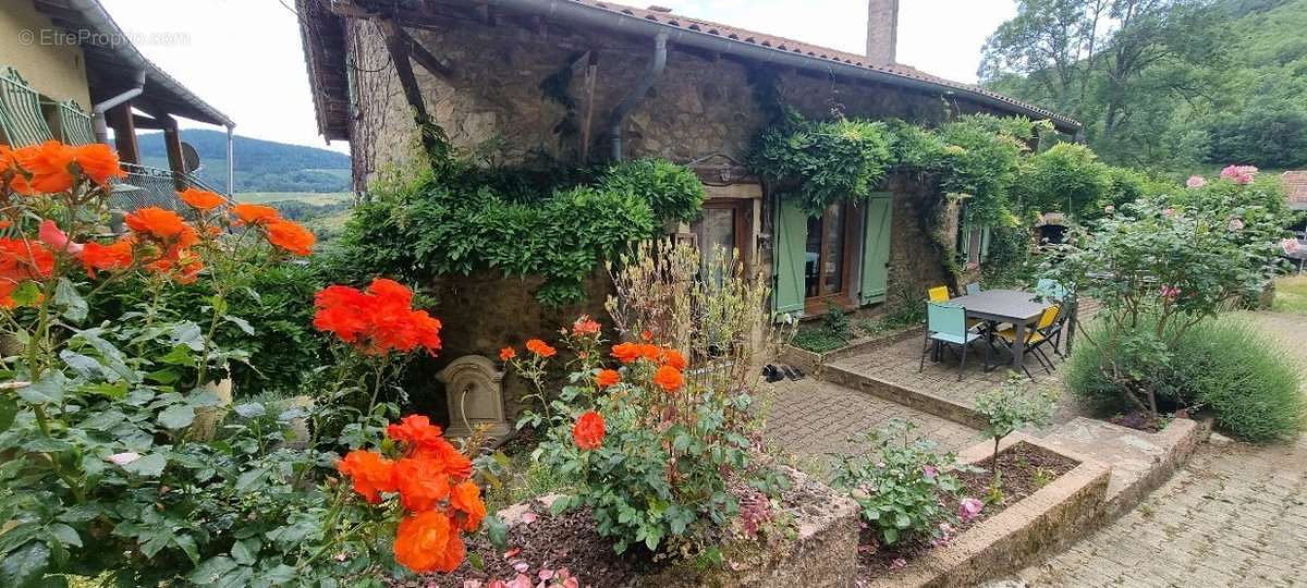 Maison à VAUX-EN-BEAUJOLAIS