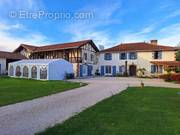 House, gites, marquee - Maison à MIRANDE