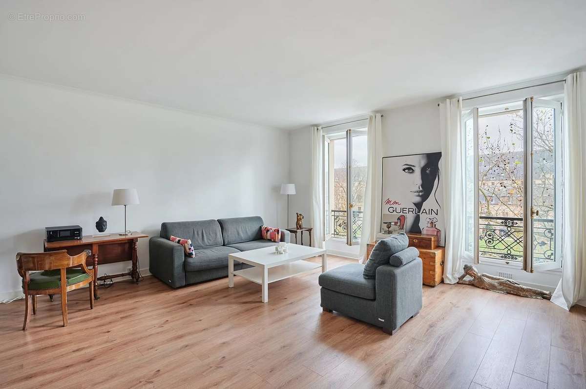 Appartement à PARIS-7E