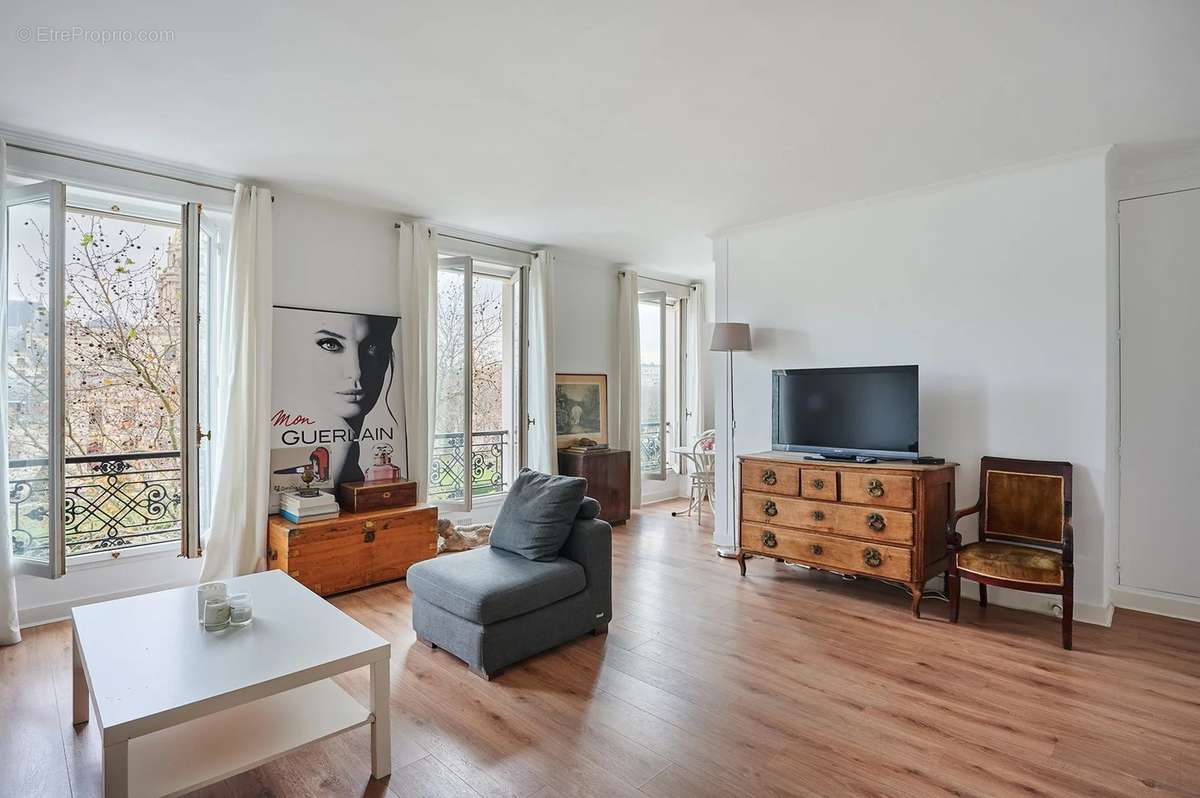 Appartement à PARIS-7E