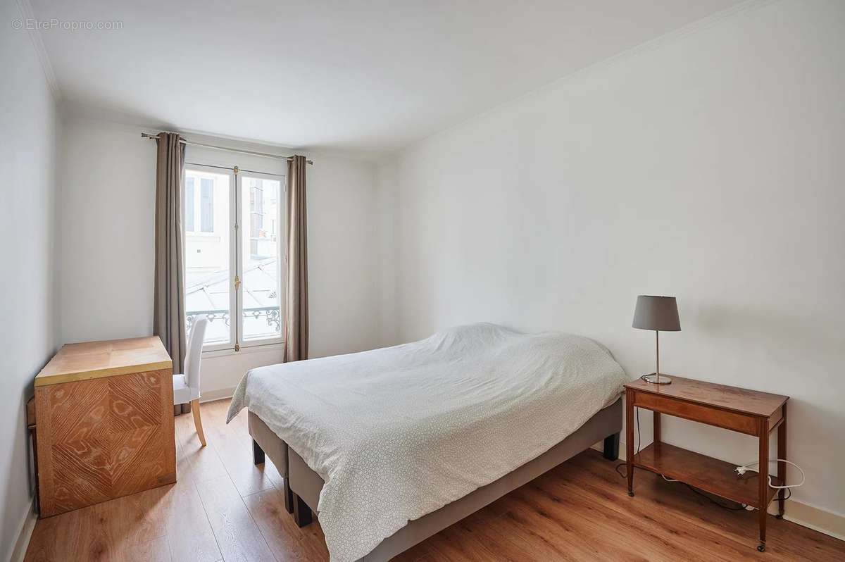 Appartement à PARIS-7E