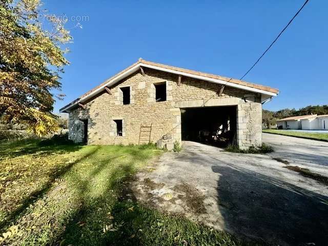 Maison à ETAULIERS