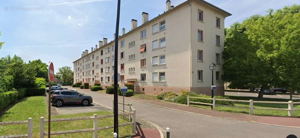 Appartement à LE MESNIL-LE-ROI