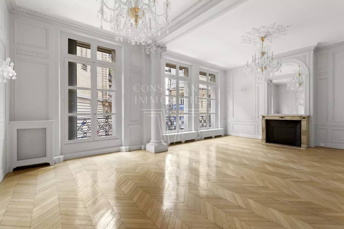 Appartement à PARIS-8E