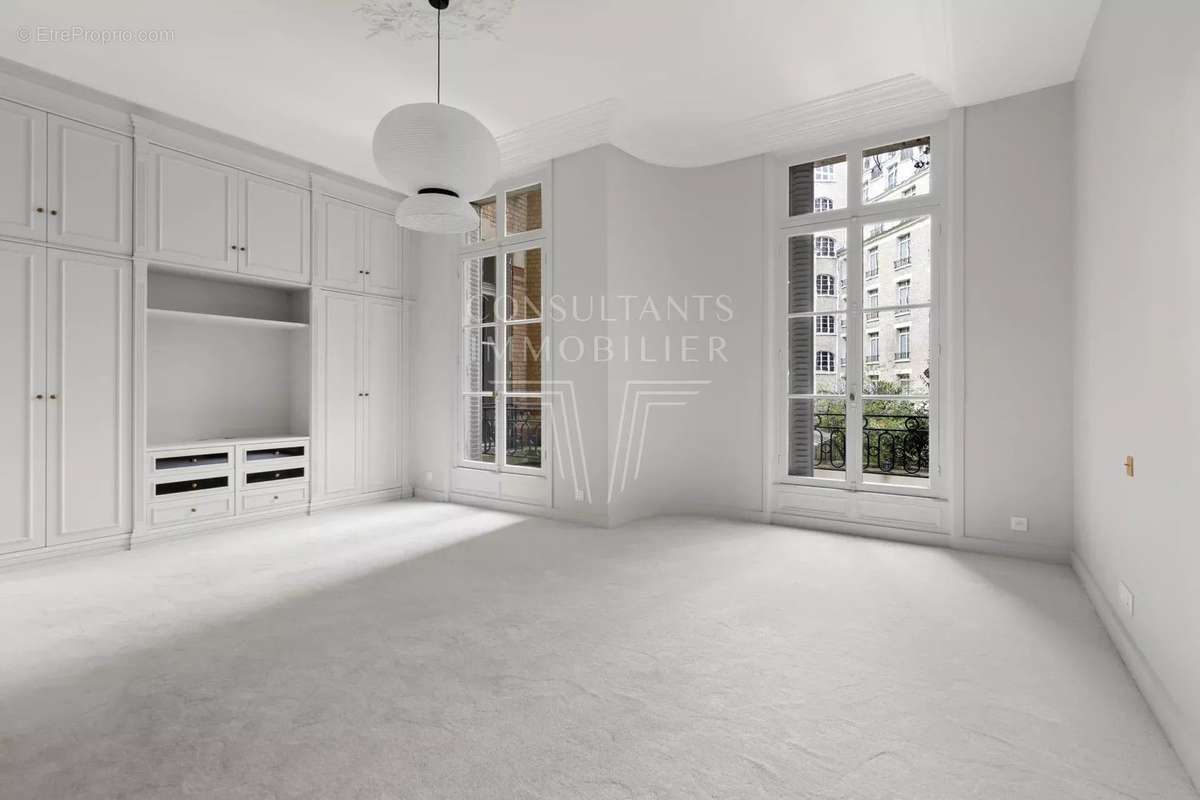 Appartement à PARIS-8E