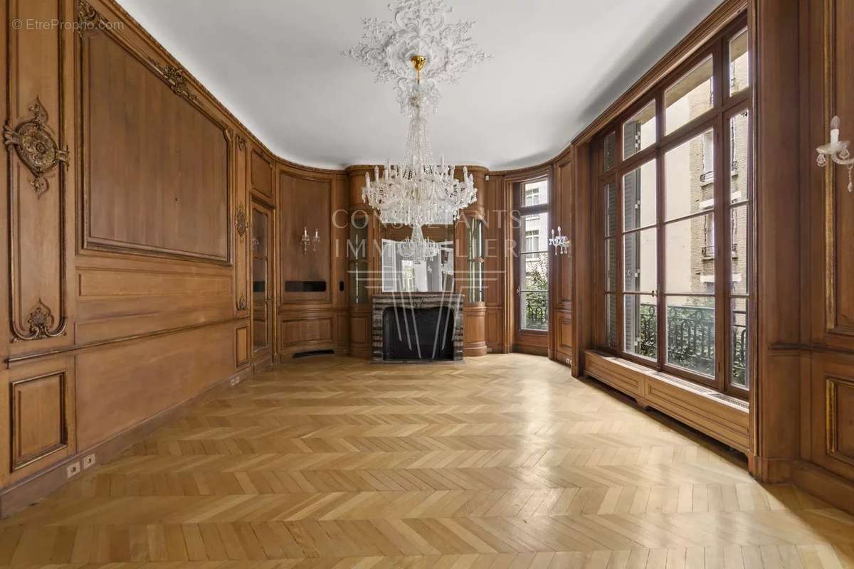 Appartement à PARIS-8E