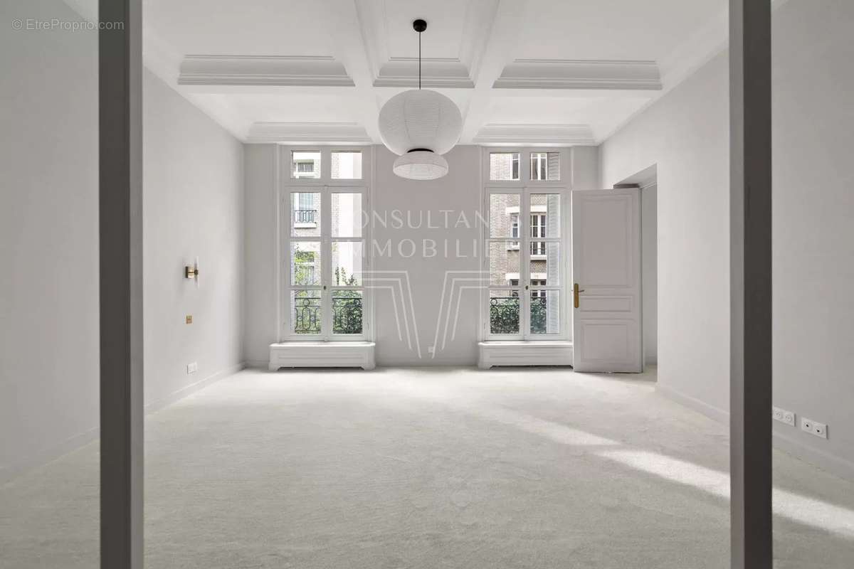 Appartement à PARIS-8E