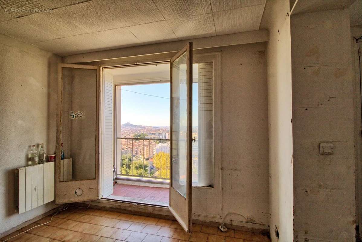 Appartement à MARSEILLE-4E