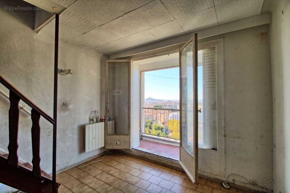 Appartement à MARSEILLE-4E