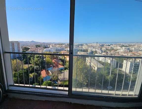 Appartement à MARSEILLE-4E