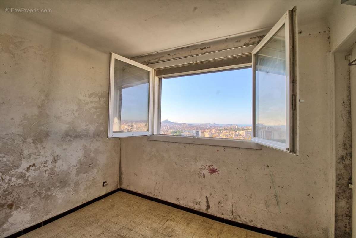 Appartement à MARSEILLE-4E