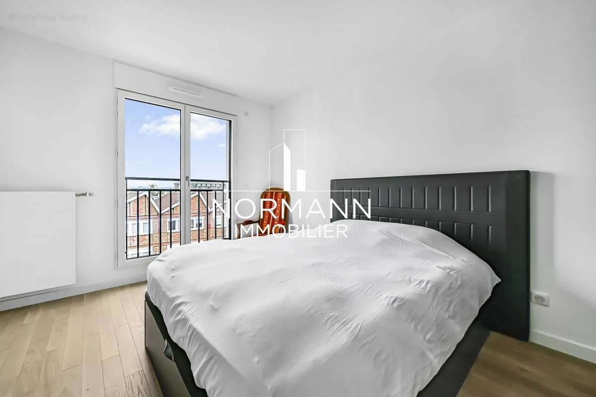 Appartement à COURBEVOIE