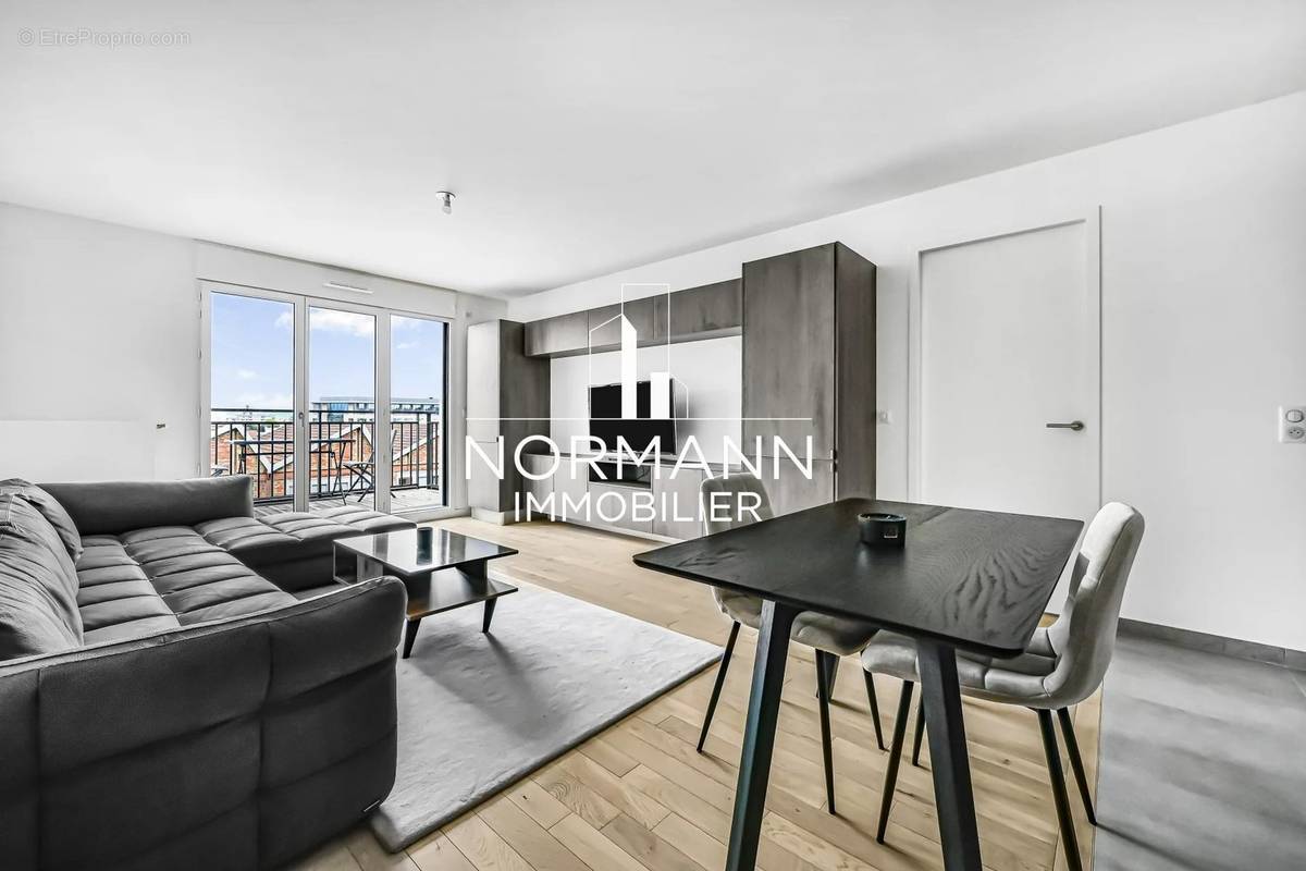 Appartement à COURBEVOIE