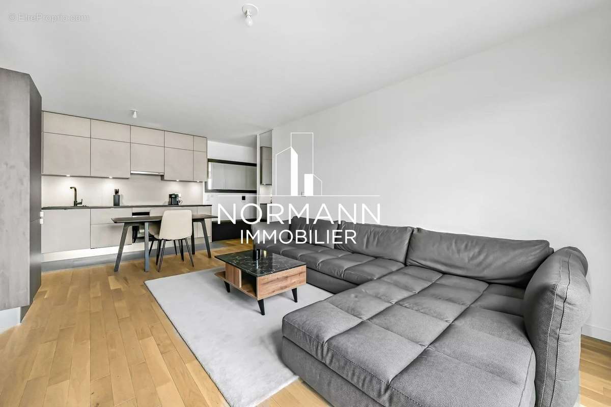 Appartement à COURBEVOIE