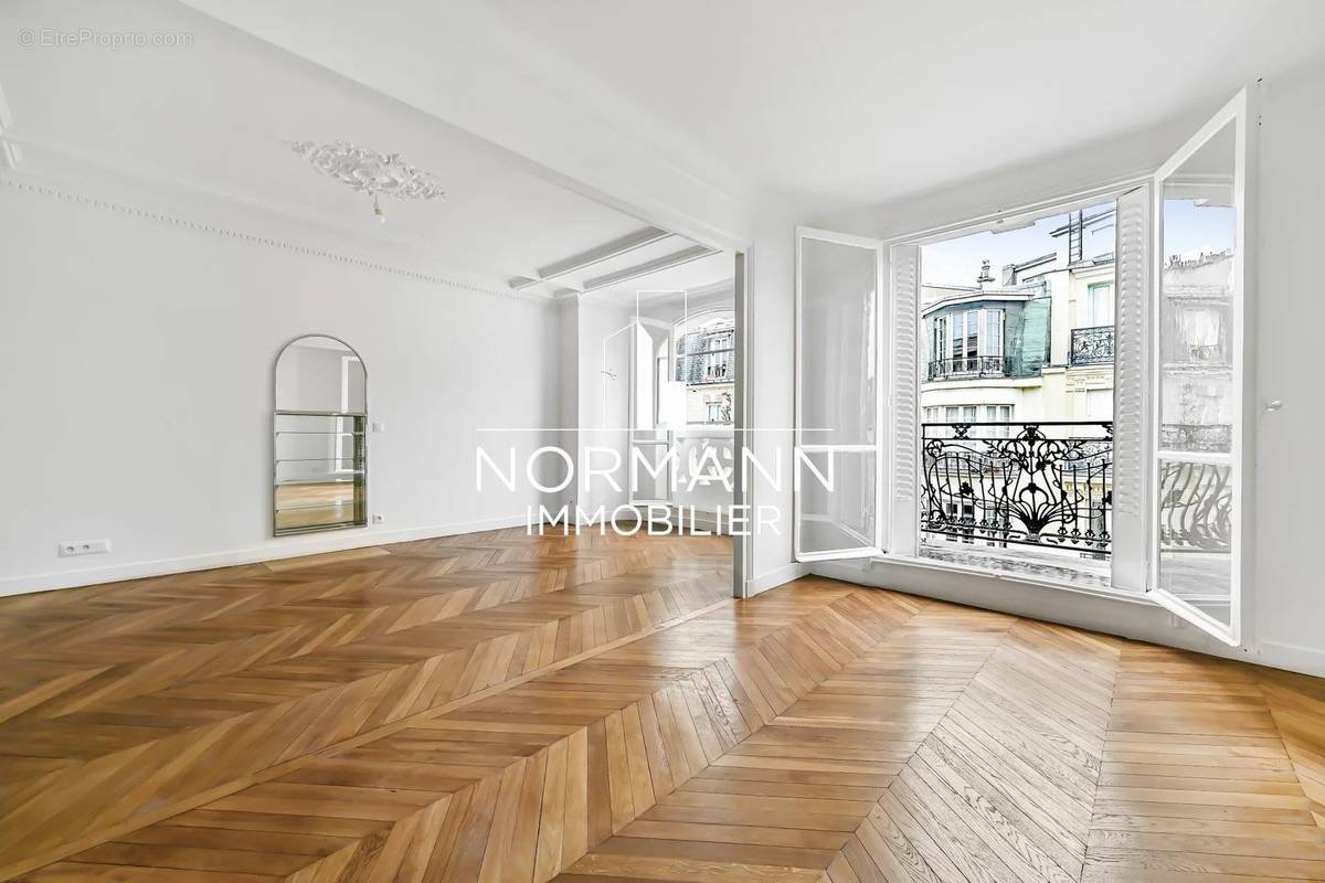 Appartement à PARIS-18E