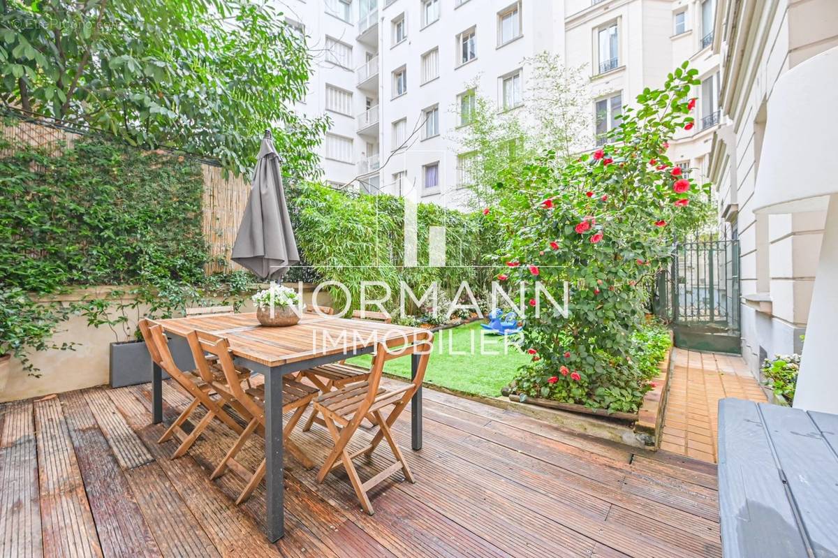 Appartement à PARIS-16E