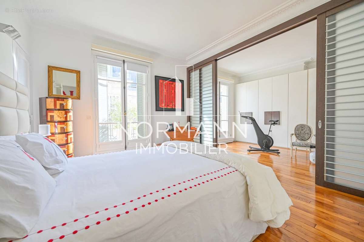 Appartement à PARIS-17E