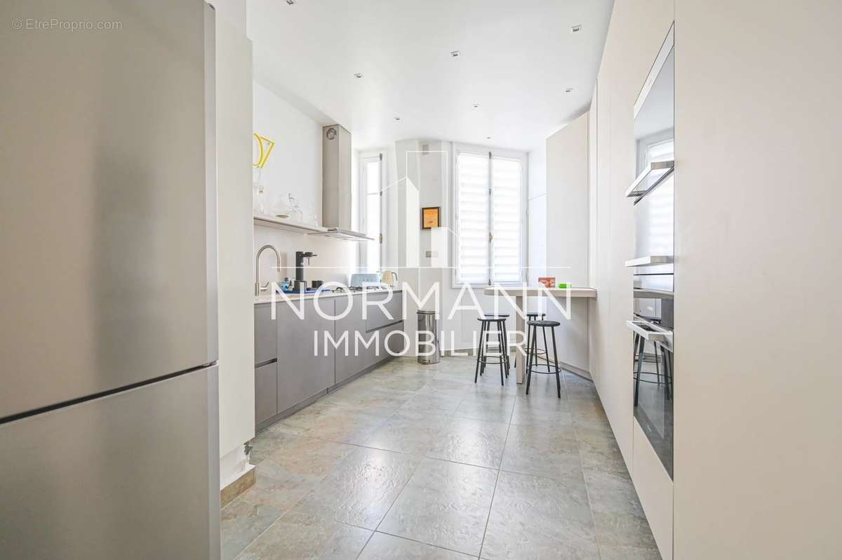 Appartement à PARIS-17E