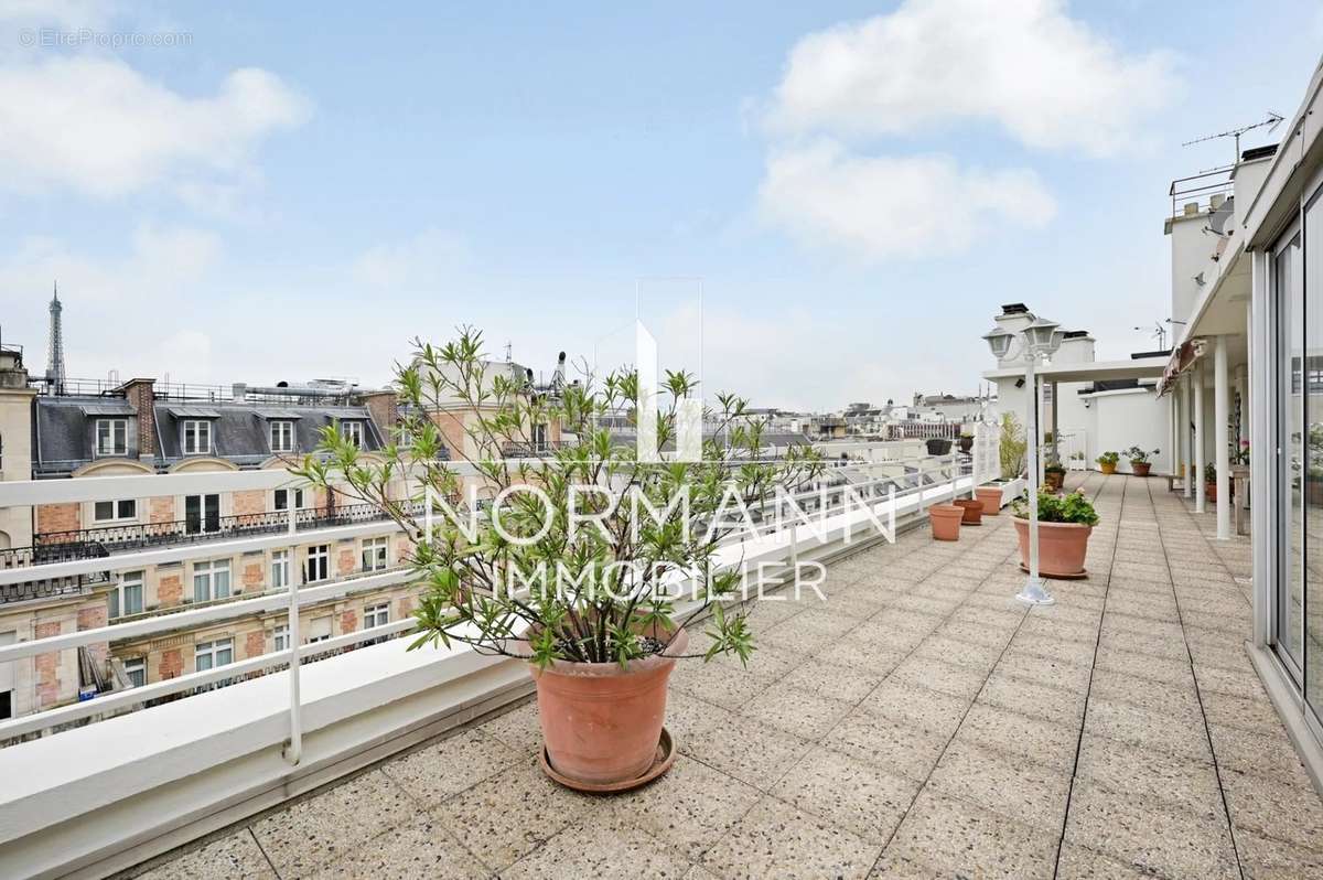 Appartement à PARIS-8E