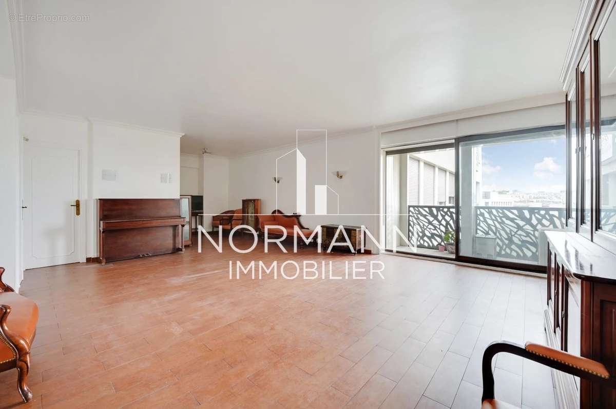 Appartement à PARIS-8E