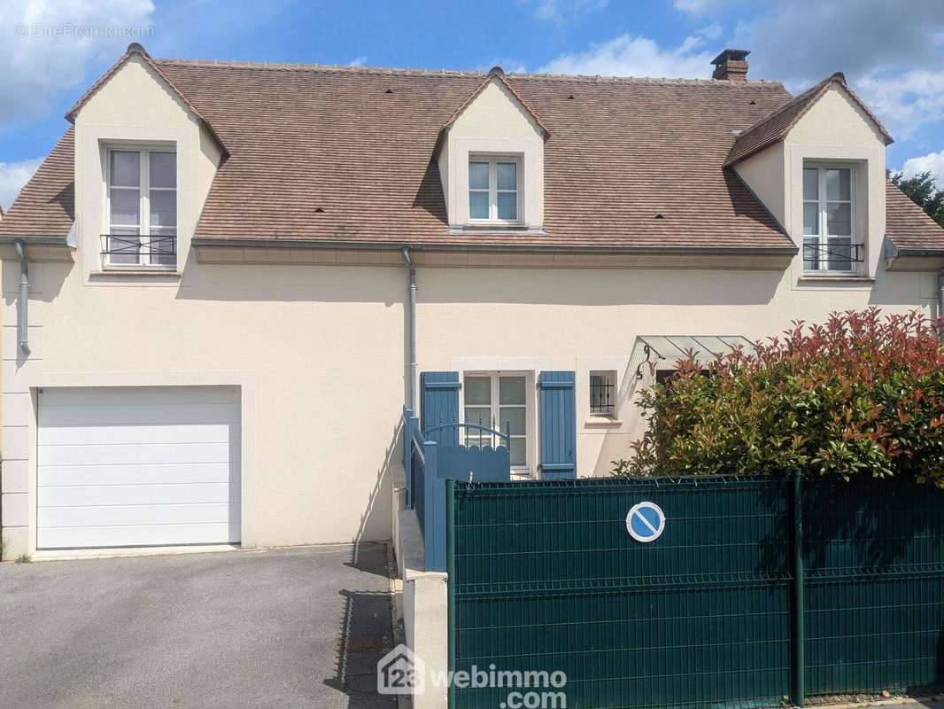 Venez découvrir cette charmante maison familiale ! - Maison à FONTAINEBLEAU